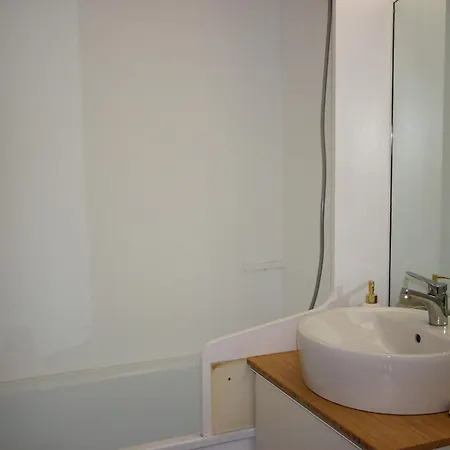 Apartment T2 Avec Balcon Expose Sud, 1750, Proche Pistes Et Commerces - Fr-1-340-279 *