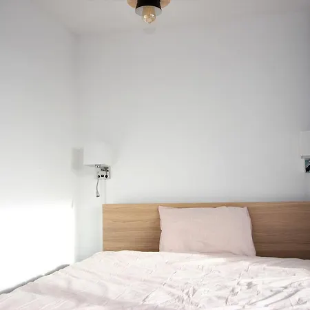 T2 Avec Balcon Expose Sud, 1750, Proche Pistes Et Commerces - Fr-1-340-279 Apartment