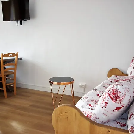 T2 Avec Balcon Expose Sud, 1750, Proche Pistes Et Commerces - Fr-1-340-279 Chamrousse