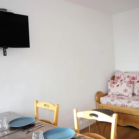 Apartment T2 Avec Balcon Expose Sud, 1750, Proche Pistes Et Commerces - Fr-1-340-279 *