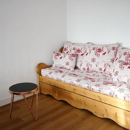 T2 Avec Balcon Expose Sud, 1750, Proche Pistes Et Commerces - Fr-1-340-279 Apartment *